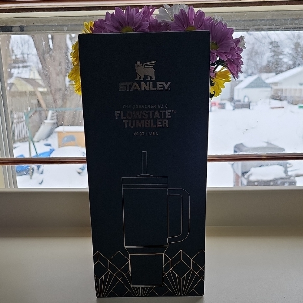 Stanley Flowstate Tumbler in Dark Blue - Picture 7 of 8